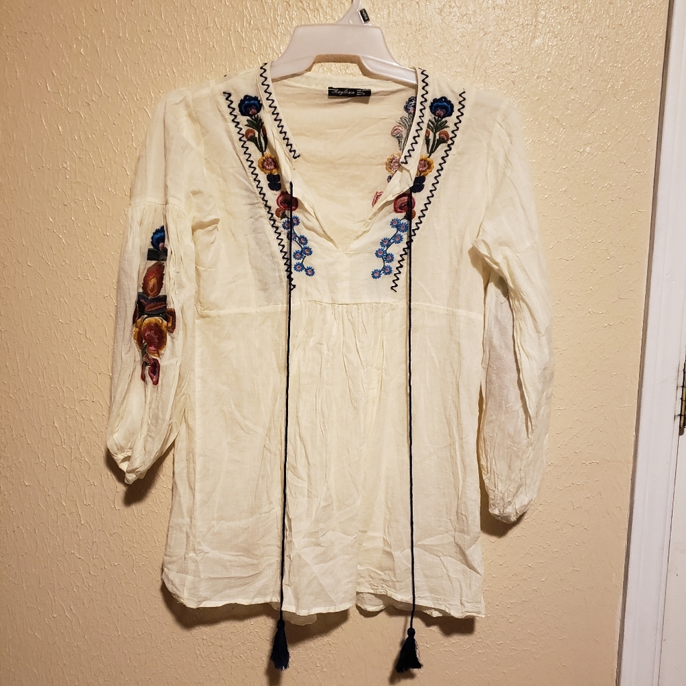 Raylosen‎ Embroidered Floral Top Size Large